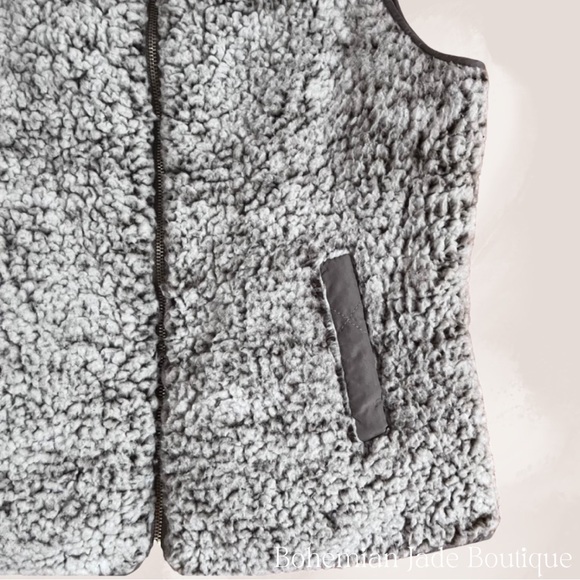 Thread & Supply Reversible Sherpa Vest - Taupe - Picture 4 of 6